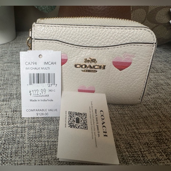 $69 COACH L Zip Card Case With Stripe Heart Print - Picture 4 of 4